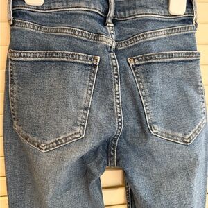 GAP Light Blue High-Rise Slim Fit Women's Jeans